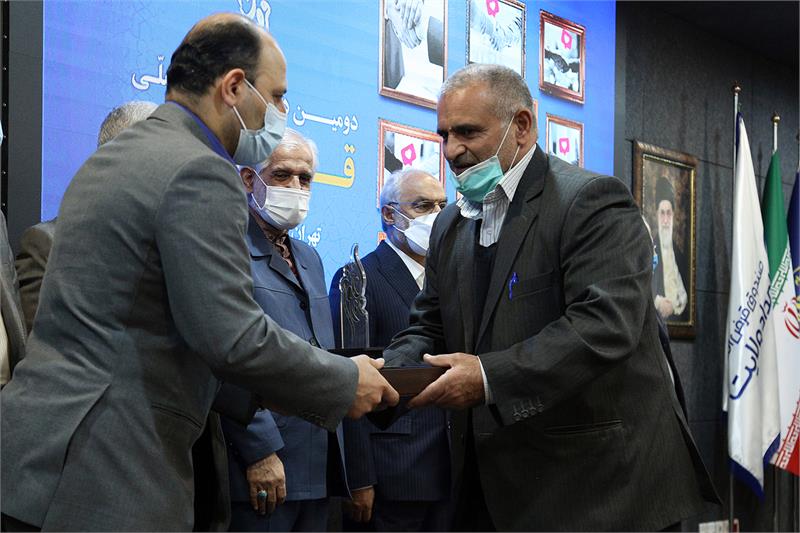 تقدیر-از-فعالان-و-خیران-حوزه-قرض-الحسنه-در-دومین-همایش-قرض-نیکو