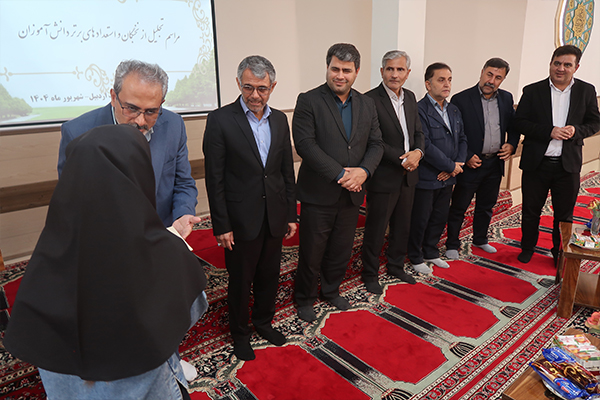اهدای 6 هزار بسته تحصیلی به دانشآموزان نیازمند اردبیلی