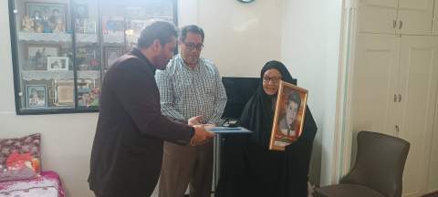 دیدار قائم مقام کمیته امداد استان تهران با خانواده شهید « محسن خانزادی»