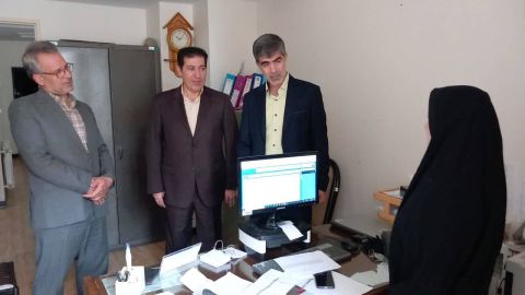 بازدید فرماندار ملارد از اداره کمیته امداد/ تأکید بر مشاغل خانگی و پذیرش حمایت از دو یتیم