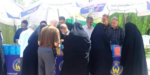 مشارکت شهروندان استان تهران در میعادگاه های نماز جمعه برای کمک به نیازمندان _ 1404/06/07