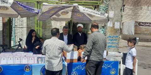 مشارکت شهروندان استان تهران در میعادگاه های نماز جمعه برای کمک به نیازمندان _ 1404/06/07