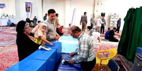 مشارکت شهروندان استان تهران در میعادگاه های نماز جمعه برای کمک به نیازمندان _ 1404/06/07