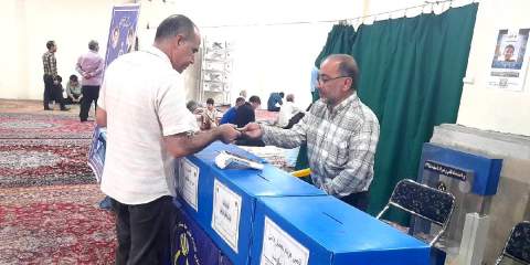 مشارکت شهروندان استان تهران در میعادگاه های نماز جمعه برای کمک به نیازمندان _ 1404/06/07