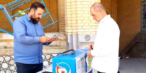 مشارکت شهروندان استان تهران در میعادگاه های نماز جمعه برای کمک به نیازمندان _ 1404/06/07