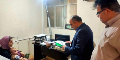 بازدید مدیرکل کمیته امداد استان تهران از روند توزیع بسته‌های تحصیلی در رباط‌کریم